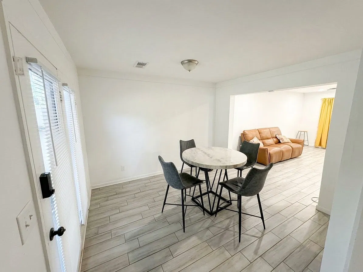 2 bed, 2.5 bath, 1240 sqft, $1,650 — Photo 2