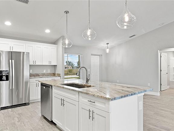 4th image of 2111 NW Juanita Pl