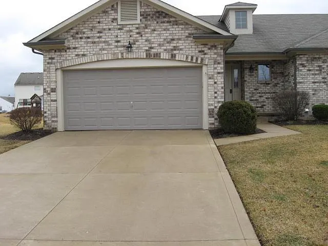 5047 Birch Grove Dr photo 1