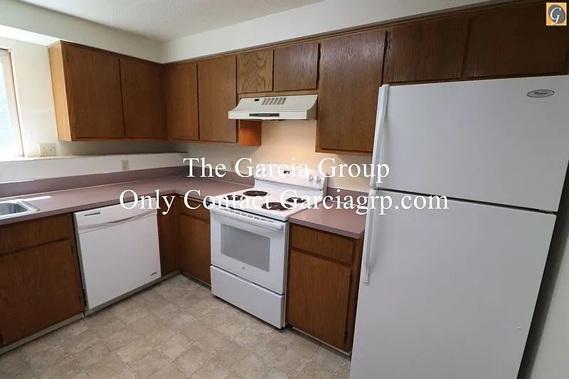2 bed, 2.0 bath, 1036 sqft, $1,895 — Photo 2