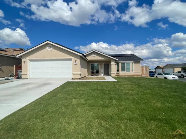 482 Corte Perez, Delano, CA 93215