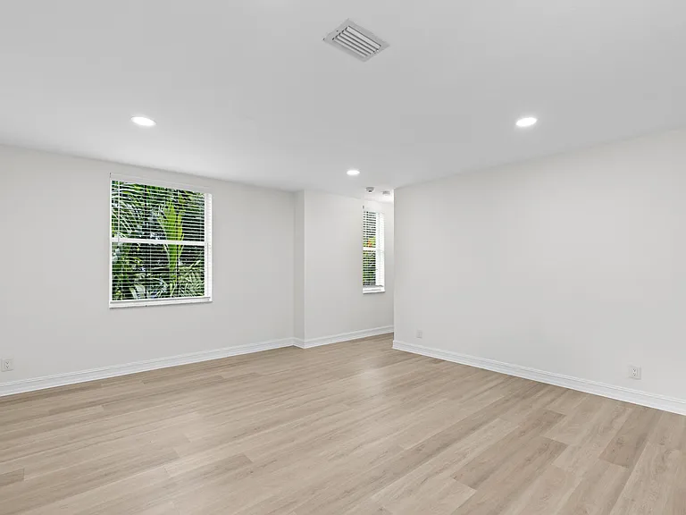 1127 Florida Ave — Photo 10