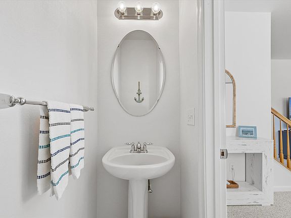 4th image of 45 Docs Place Ext