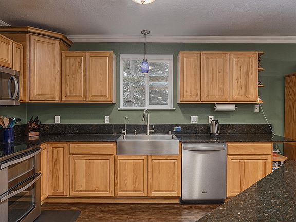 5th image of 2770 Regal Ave