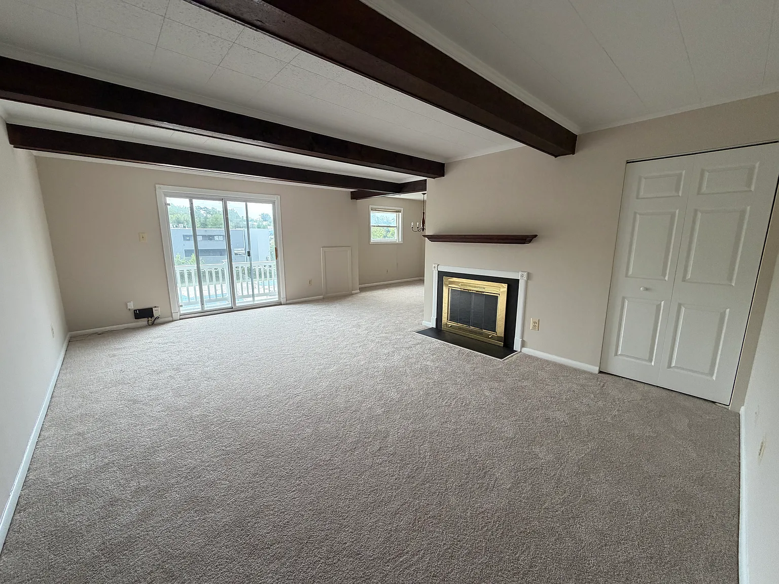 2 bed, 964 sqft, $1,750 — Photo 2