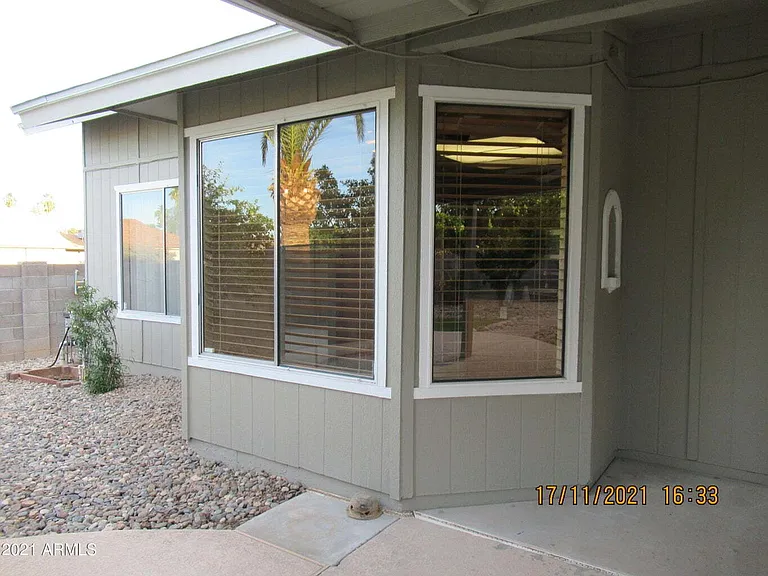 2324 W Highland Ct — Photo 18