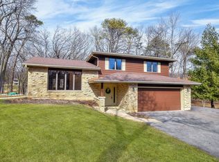 39W150 Campton Hills Dr, St Charles, IL 60175