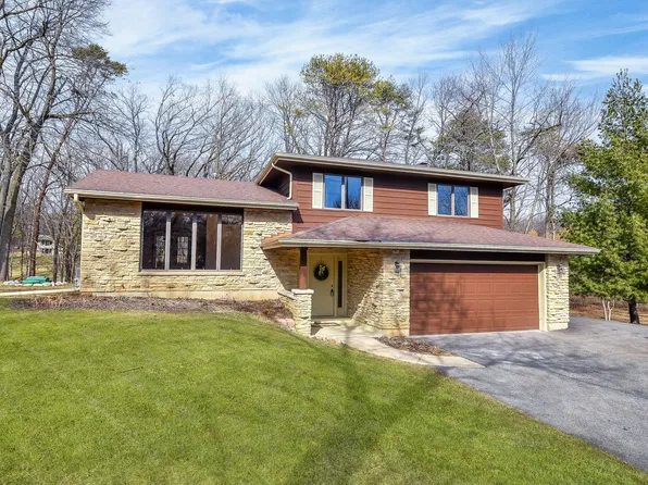 39W150 Campton Hills Dr, St Charles, IL 60175