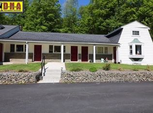 106 3rd St APT 4, Gouldsboro, PA 18424