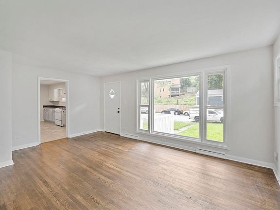 3rd image of 2552 Woodland Dr