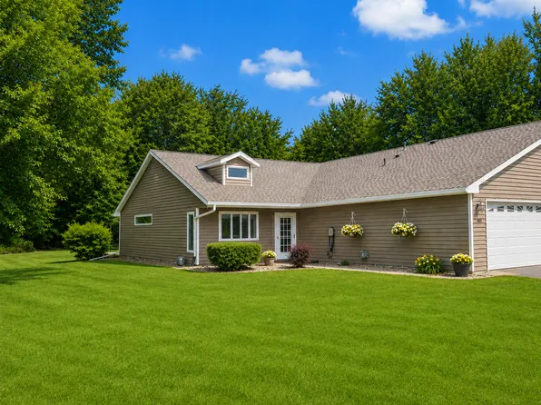 330 Creekview Ct, Baldwin, WI 54002