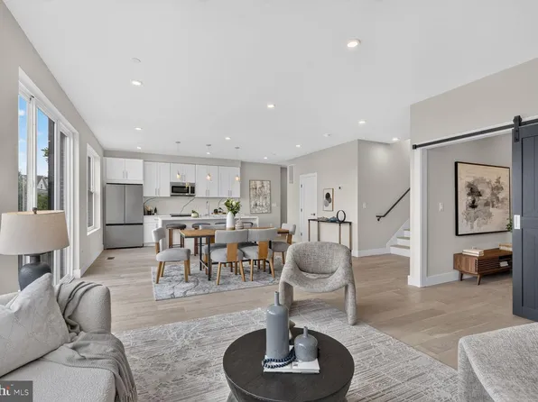 720 Irving St NE #8, Washington, DC 20017