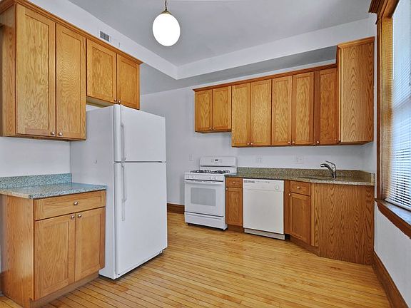 4th image of 1417 W Belle Plaine Ave APT 2
