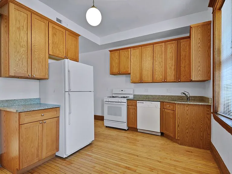 1417 W Belle Plaine Ave #2 — Photo 4