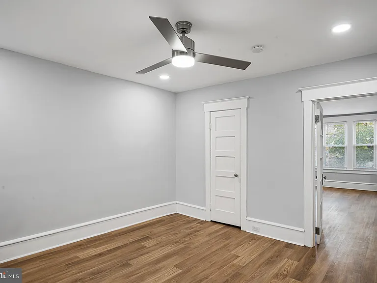 221 Kings Hwy E #B — Photo 18