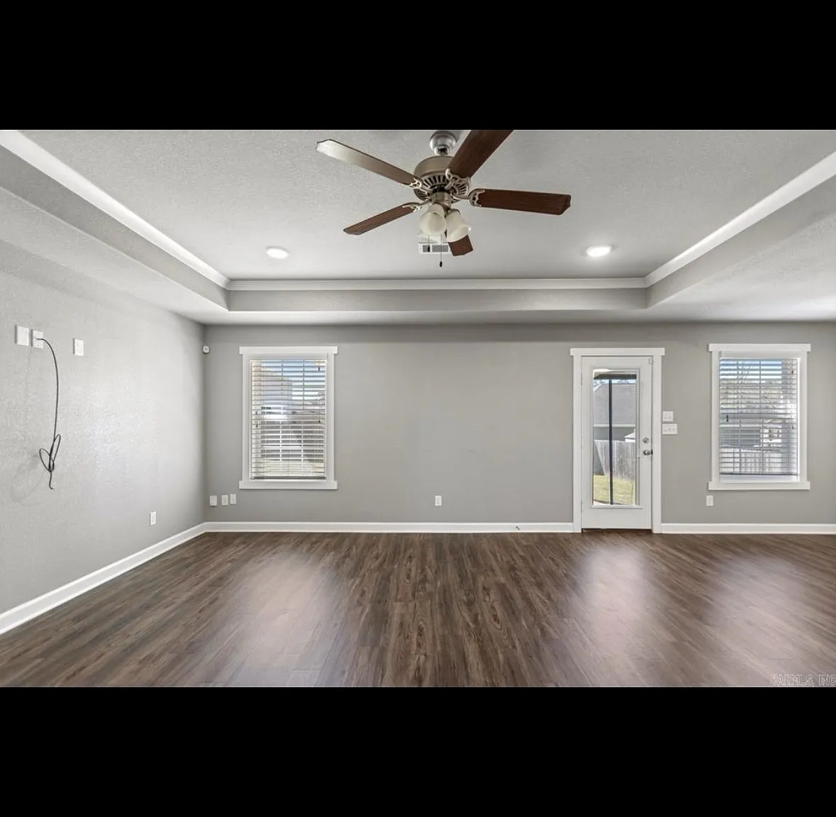 403 Carriage Dr — Photo 3