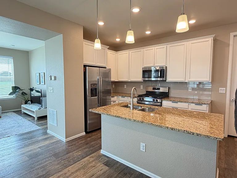 17610 Cherokee St — Photo 14