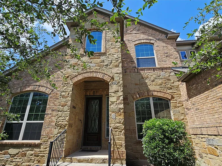 952 Wild Rose Dr — Photo 3