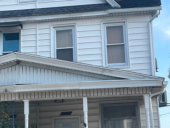 2nd image of 1231 Scott St