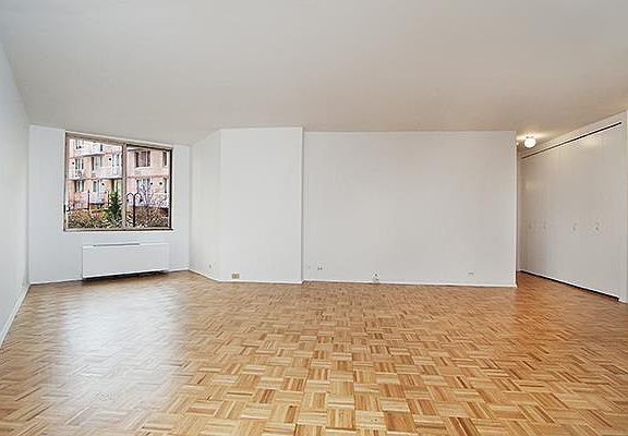 3rd image of 393 W 49th St APT 3JJ