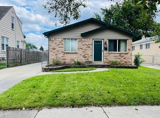 17900 Grove St, Roseville, MI 48066