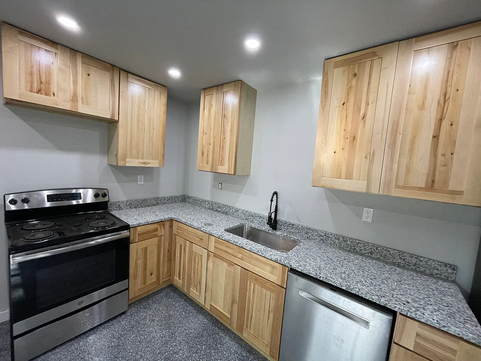 3 bed, 1000 sqft, $1,600 — Photo 3