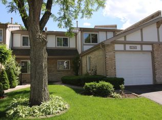 1475 Circle Ct, Elk Grove Village, IL 60007