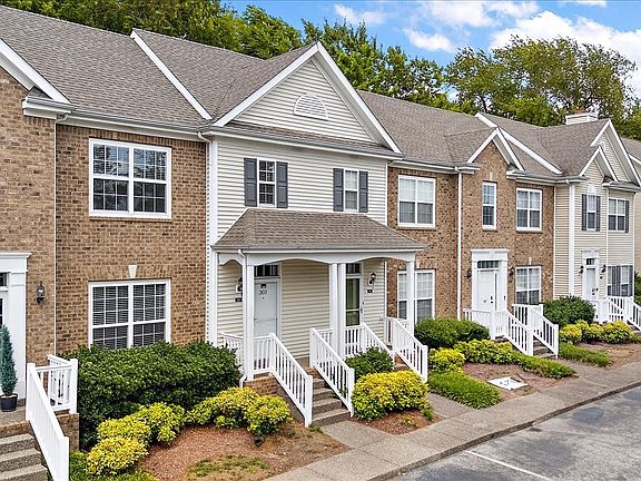 4th image of 303 Newport Meadows Cir