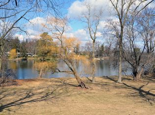 3340 Three Lakes Ln, Orchard Lake, MI 48324