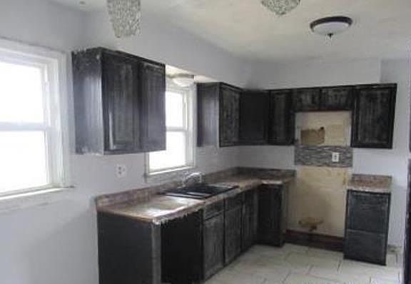 5th image of 4803 Paramount Dr