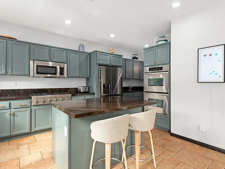 450 Rocco Cir — Photo 4