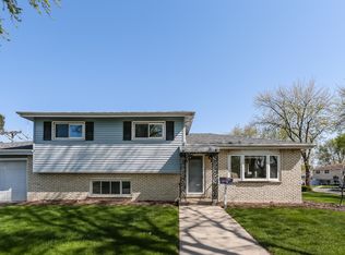 564 W Park Ave, Addison, IL 60101