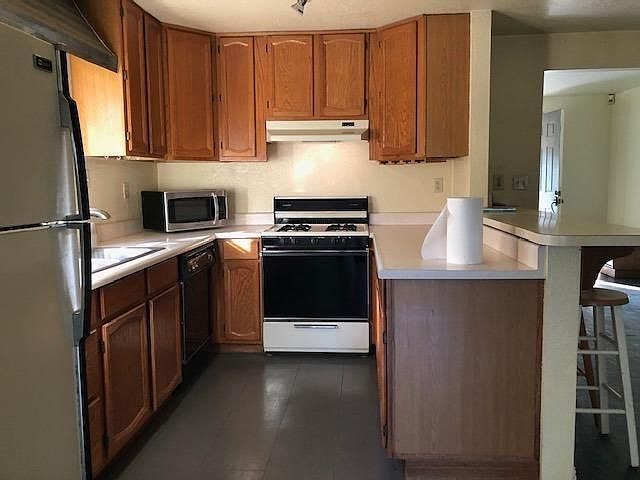 2nd image of 7521 Park Dr