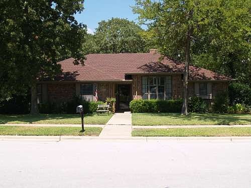 1st image of 300 Heneretta Dr