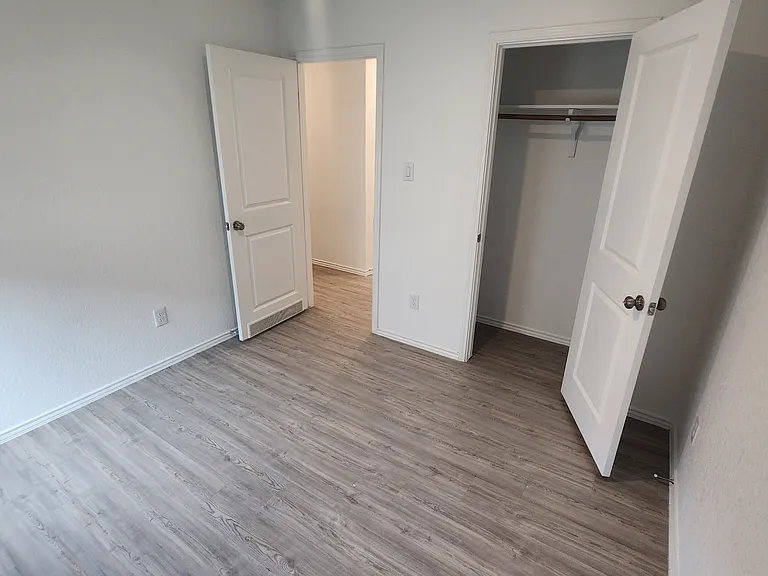 2815 Charpak Dr — Photo 15