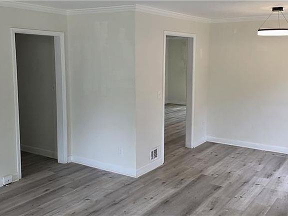 5th image of 628 Farrar Ct