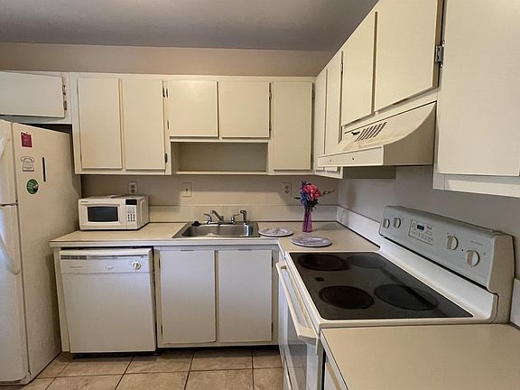 2nd image of 109 Gardens Dr #203-1