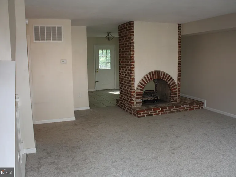 60 Providence Ave — Photo 40