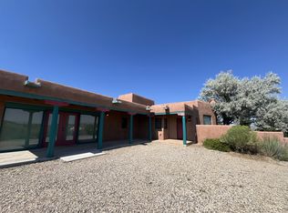 70 Irish Rd, Ranchos De Taos, NM 87557