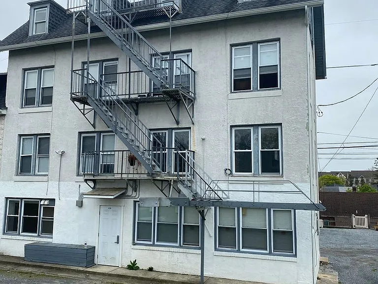 420-422 Douglass St — Photo 2