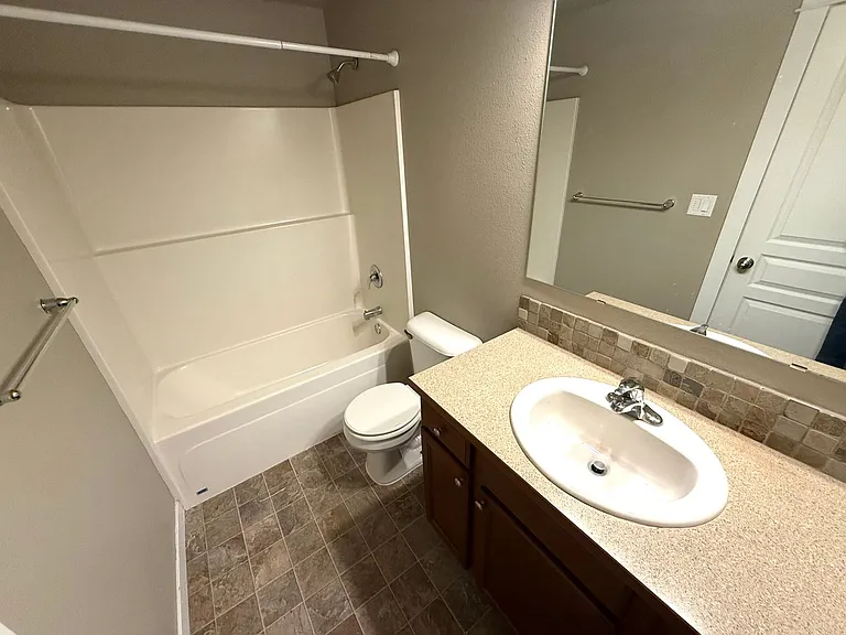 4832 SW Volcano Ave — Photo 10