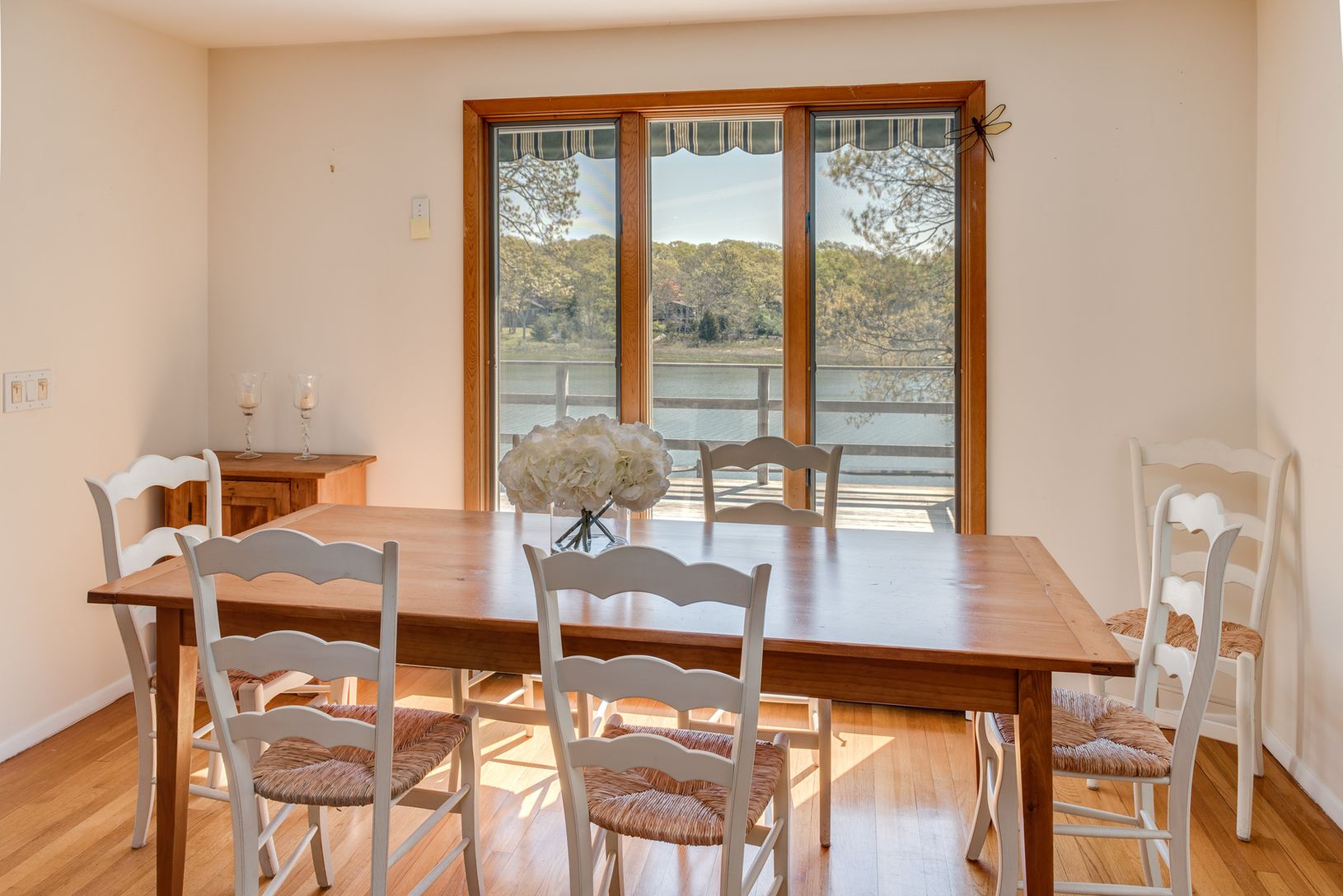  Eat in kitchen with water views