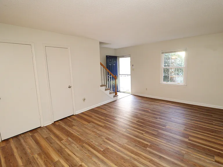 1260 Donaldson Ct — Photo 4
