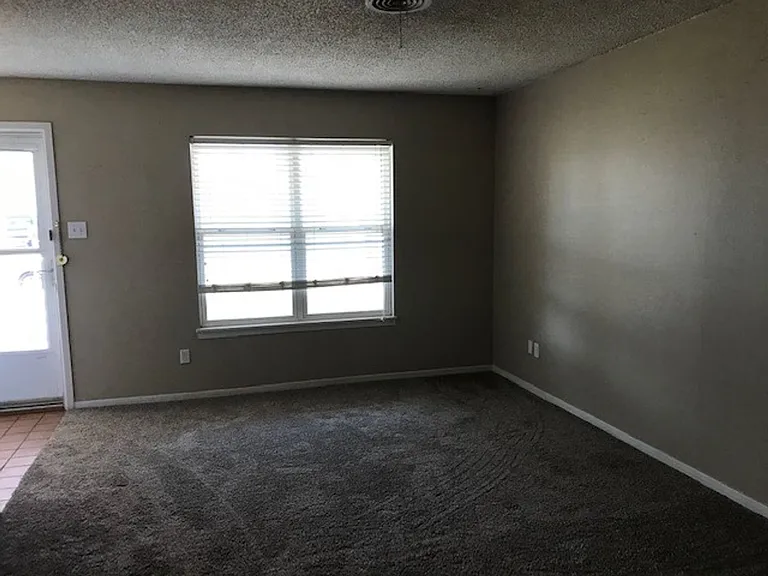 5234 Burbank Dr — Photo 17