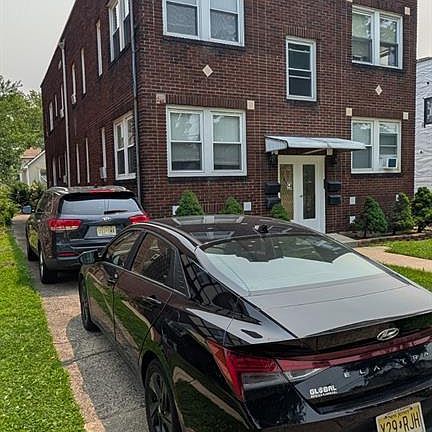 3rd image of 219 Orient Way