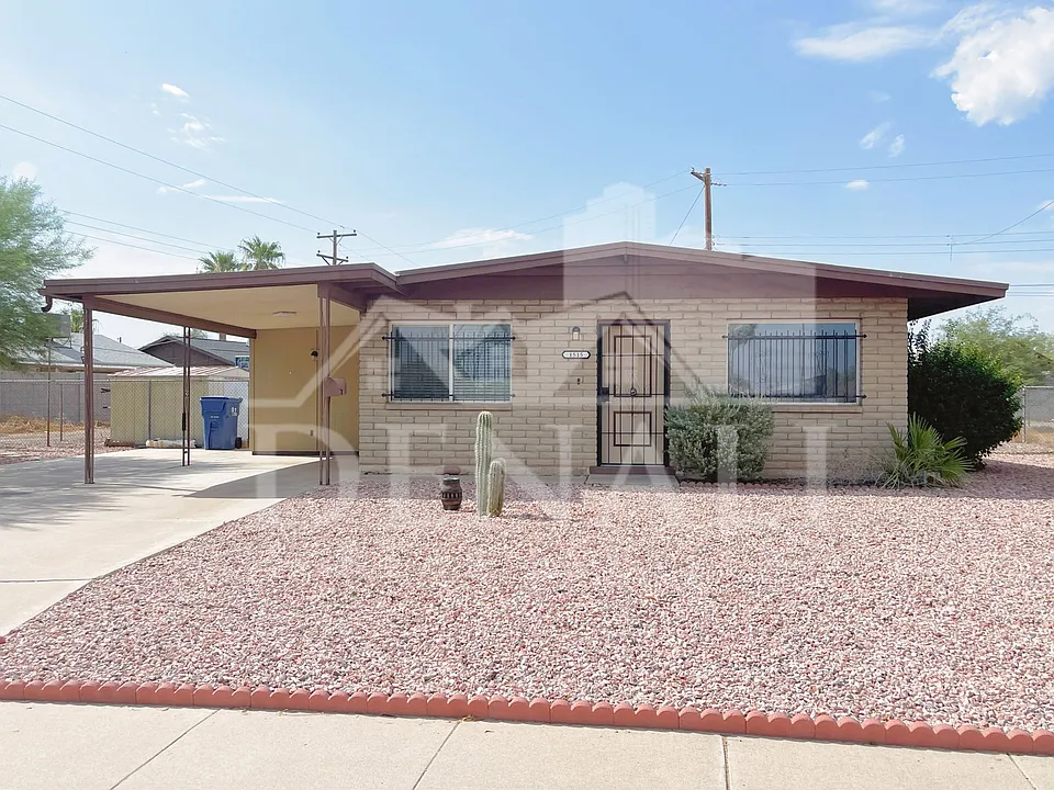 1515 W Huntington Dr
