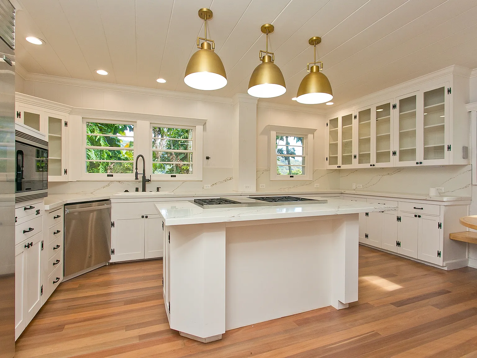 5 bed, 4178 sqft, $10,000 — Photo 2