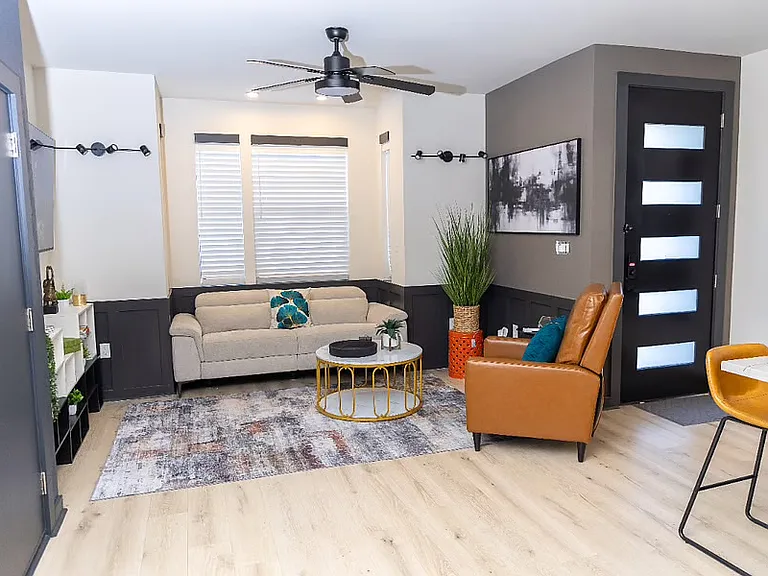 2560 Orleans Ave — Photo 4