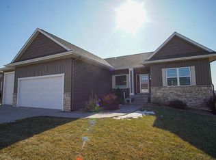 3095 Ridgeview Dr, Ely, IA 52227