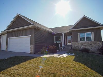 3095 Ridgeview Dr, Ely, IA, 52227